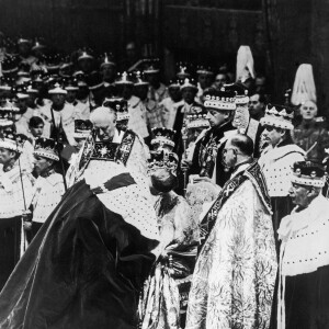 Le jour du couronnement de la reine Elisabeth II d'Angleterre à Londres, le 2 juin 1953