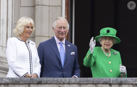 Camilla Parker Bowles, duchesse de Cornouailles, Le prince Charles, prince de Galles, La reine Elisabeth II d'Angleterre - Jubilé de platine de la reine Elisabeth II d'Angleterre à Bukingham Palace à Londres, le 5 juin 2022. 