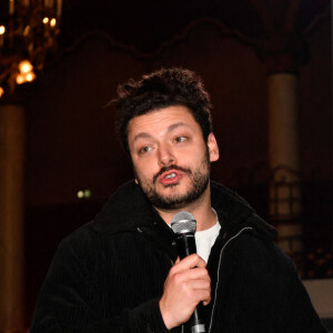 Kev Adams lors de la soirée de gala d'exception pour les 10 ans de l'association "Les Rois du monde" (LRDM) à la salle Wagram à Paris le 14 mars 2022. Les Rois du Monde est une association loi 1901, créée en 2012, elle oeuvre pour les enfants nécessiteux, orphelins et hospitalisés de manière financière, matérielle, culturelle et distrayante. © Rubens Hazon / Bestimage 