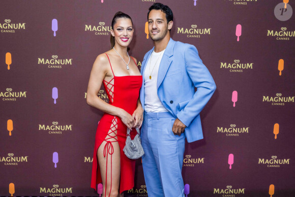 Iris Mittenaere (Miss France 2016) et son compagnon Diego El Glaoui au photocall de la soirée "Magnum" lors du 75ème Festival International du Film de Cannes le 19 mai 2022. . © Jack Tribeca / Bestimage 