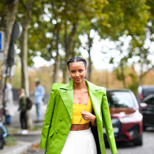Flora Coquerel arrive au défilé Victoria/Tomas, collection Femme prêt-à-porter printemps-été 2023, lors de la Fashion Week de Paris. Le 27 septembre 2022.