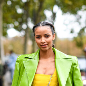 Flora Coquerel arrive au défilé Victoria/Tomas, collection Femme prêt-à-porter printemps-été 2023, lors de la Fashion Week de Paris. Le 27 septembre 2022.