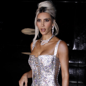 Kim Kardashian arrive à la soirée "Dolce & Gabbana" lors de la Fashion Week de Milan (MLFW)