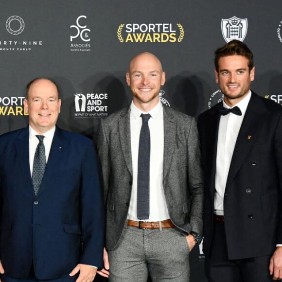 Claire Bove, Louis Ducruet, Laura Tarantola, le prince Albert II de Monaco, Matthieu Androdias et Hugo Boucheron durant la soirée de la 32ème édition des Sportel Awards 2021 au Grimaldi Forum à Monaco. Placé sous la présidence d'honneur du prince Albert II de Monaco, le Sportel Awards est avant tout une compétition internationale ayant pour but de récompenser les meilleures séquences sportives télévisuellle de l'année écoulée. © Bruno Bebert/Bestimage