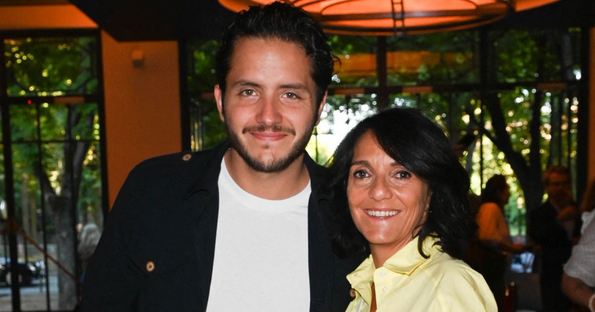 Exclusif Florence Foresti et son nouveau compagnon l'humoriste Suisse, Alexandre Kominek Exclusif Florence Foresti et son nouveau compagnon l'humoriste Suisse, Alexandre Kominek