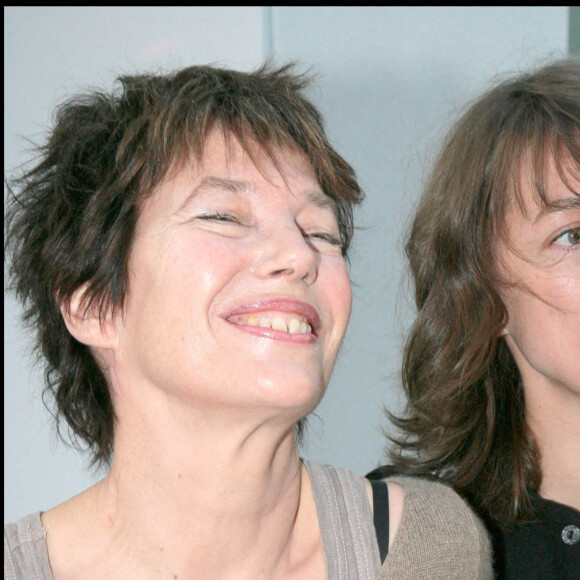 Jane Birkin, co-égérie de la saison avec sa fille Kate Barry, photographe - Soirée de lancement des collections hiver 2007 de La Redoute à Paris.
