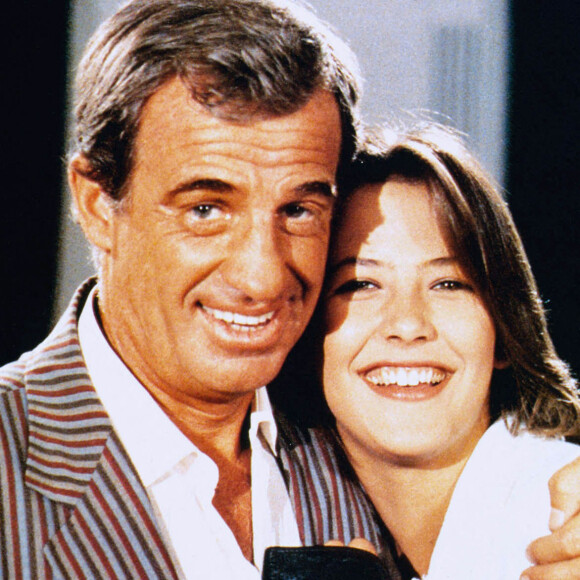 Archives - Sophie Marceau et Jean-Paul Belmondo sur le tournage du film "Joyeuses Pâques". 1984.