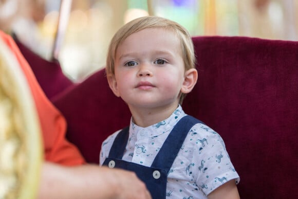 Le prince Guillaume, grand-duc héritier de Luxembourg, la comtesse Stéphanie de Lannoy, grande-duchesse héritière de Luxembourg et le prince Charles visitent la traditionnelle fête foraine luxembourgeoise Schueberfouer à Luxembourg, Luxembourg, le 6 septembre 2022 