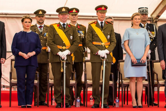 Le grand-duc Henri de Luxembourg, La grande-duchesse Maria Teresa de Luxembourg, Le prince Guillaume, grand-duc héritier de Luxembourg, La comtesse Stéphanie de Lannoy, grande-duchesse héritière de Luxembourg - La famille royale du Luxembourg assiste à la parade militaire lors de la fête nationale à Luxembourg. Le 23 juin 2022. 