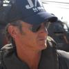 Sean Penn aide à charger des médicaments et de la nourriture pour les sinistrés d'Haïti au nom de la Jenkins-Penn Haitian Relief Organization, à Cap Haïtian, le 7 février 2010.