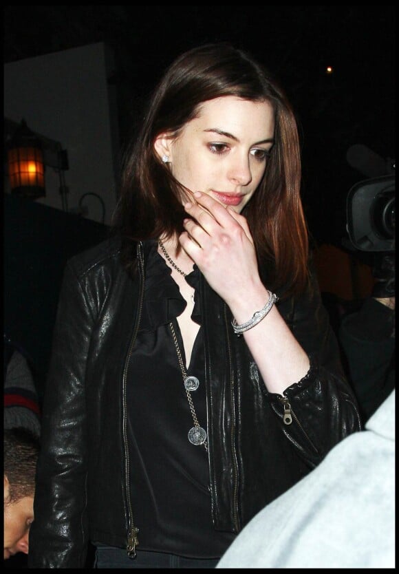 Anne Hathaway à l'occasion d'une grande soirée privée donnée dans le quartier d'Hollywood, à Los Angeles, le 9 février 2010.