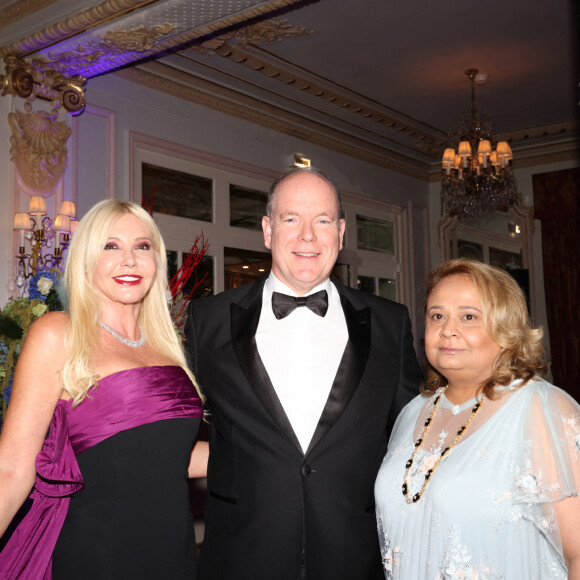 Exclusif - Lady Monika Bacardi, le prince Albert II de Monaco, Shanu SP Hinduja - Soirée "Dreaming in Azur" organisée par Mr et Mme Ghirelli de la "Venetian Arts Foundation" au profit de la fondation Prince Albert II de Monaco à l'hôtel Hermitage de Monte-Carlo à Monaco le 1er octobre 2022. © Claudia Albuquerque/Bestimage 