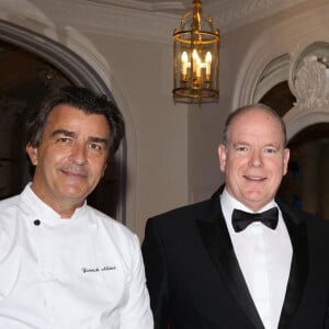 Exclusif - Le chef Yannick Alleno, le prince Albert II de Monaco - Soirée "Dreaming in Azur" organisée par Mr et Mme Ghirelli de la "Venetian Arts Foundation" au profit de la fondation Prince Albert II de Monaco à l'hôtel Hermitage de Monte-Carlo à Monaco le 1er octobre 2022. © Claudia Albuquerque/Bestimage 