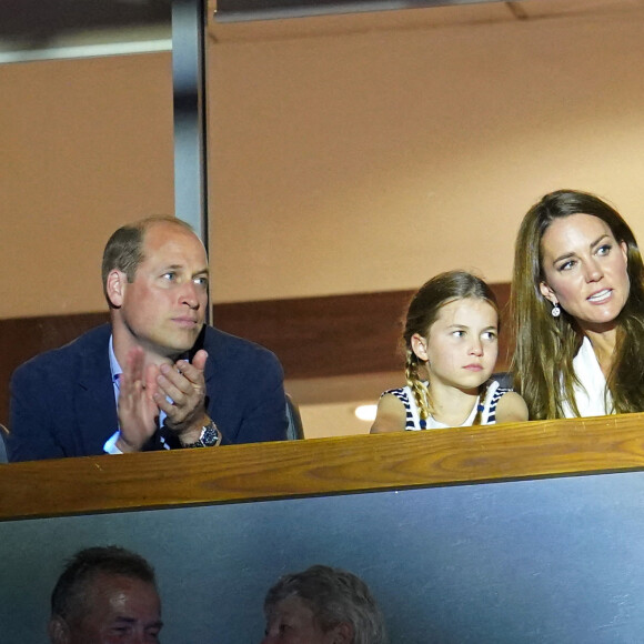 Le prince William, duc de Cambridge, et Catherine (Kate) Middleton, duchesse de Cambridge, avec la princesse Charlotte de Cambridge assistent à l'épreuve de gymnastique artistique lors des Jeux du Commonwealth de Birmingham, le 2 août 2022. 