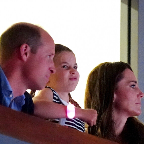 Le prince William, duc de Cambridge, et Catherine (Kate) Middleton, duchesse de Cambridge, avec la princesse Charlotte de Cambridge assistent à l'épreuve de gymnastique artistique lors des Jeux du Commonwealth de Birmingham, le 2 août 2022. 