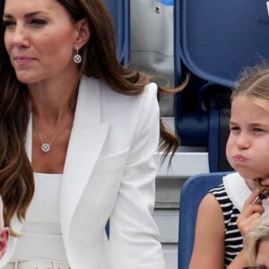 Le prince William, duc de Cambridge, et Catherine (Kate) Middleton, duchesse de Cambridge, avec la princesse Charlotte de Cambridge assistent au Jeux du Commonwealth au centre sportif de l'Université de Birmingham. Le prince Edward, comte de Wessex, Sophie Rhys-Jones, comtesse de Wessex, et leurs enfants étaient également présents. 