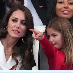 Kate Catherine Middleton, duchesse de Cambridge, et la princesse Charlotte - La famille royale d'Angleterre au concert du jubilé de platine de la reine d'Angleterre au palais de Buckingham à Londres. 