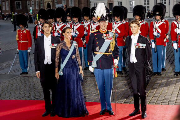 Princesse Marie et prince Joachim et prince Nikolai et prince Felix - Arrivées au diner du jubilé des 50 ans de règne de la reine Margrethe II de Danemark au Royal Theatre à Copenhague. Le 10 septembre 2022 