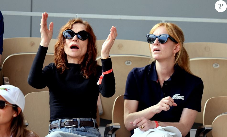 Isabelle Huppert avec sa fille Lolita Chammah - Les célébrités dans les
