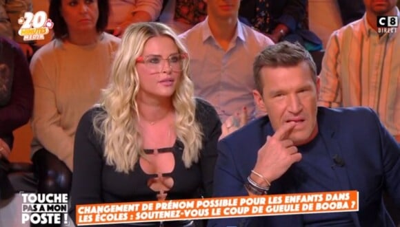 Kelly Vedovelli en body très décolleté dans "Touche pas à mon poste", le 3 octobre 2022, sur C8