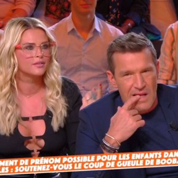 Kelly Vedovelli en body très décolleté dans "Touche pas à mon poste", le 3 octobre 2022, sur C8