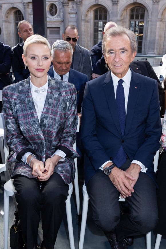 La princesse Charlène de Monaco et Bernard Arnault - Front Row au défilé Louis Vuitton Collection Femme Prêt-à-porter Printemps/Eté 2023 lors de la Fashion Week de Paris (PFW), France, le 4 octobre 2022. © Olivier Borde/Bestimage 