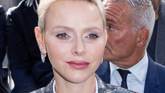 Charlene de Monaco parmi les stars : la princesse rayonne au d茅fil茅 Louis Vuitton