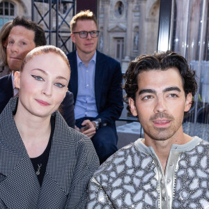 Joe Jonas et sa femme Sophie Turner - Front Row au défilé Louis Vuitton Collection Femme Prêt-à-porter Printemps/Eté 2023 lors de la Fashion Week de Paris (PFW), France, le 4 octobre 2022. © Olivier Borde/Bestimage 