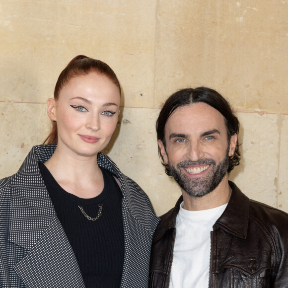 Sophie Turner et Nicolas Ghesquière - Greeting du défilé Louis Vuitton Collection Femme Prêt-à-porter Printemps/Eté 2023 lors de la Fashion Week de Paris (PFW), France, le 4 octobre 2022. © Olivier Borde/Bestimage 