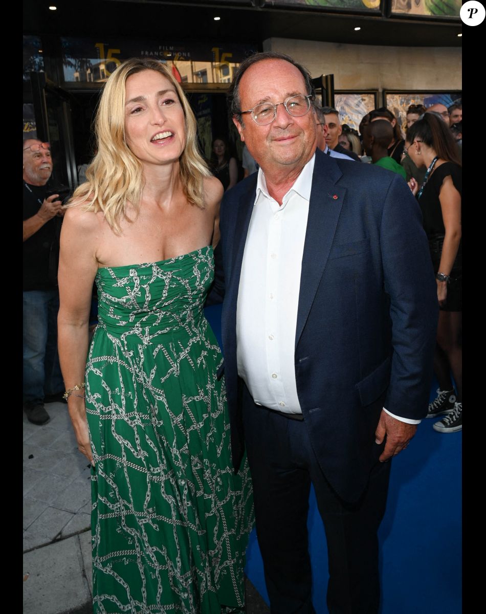 Julie Gayet et son mari François Hollande lors du 15e festival du film francophone de Angoulême au cinéma CGR à Angoulême, le 26 août 2022. © Coadic Guirec/Bestimage