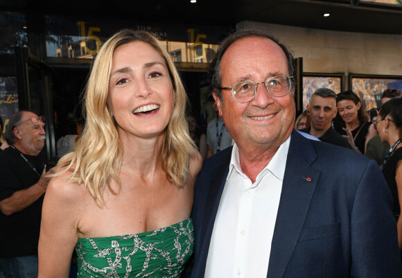 Julie Gayet et son mari François Hollande lors du 15e festival du film francophone de Angoulême (jour 4) au cinéma CGR à Angoulême, le 26 août 2022. © Coadic Guirec/Bestimage 