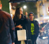 Angelina Jolie fait du shopping avec ses enfants Zahara et Maddox à New York.