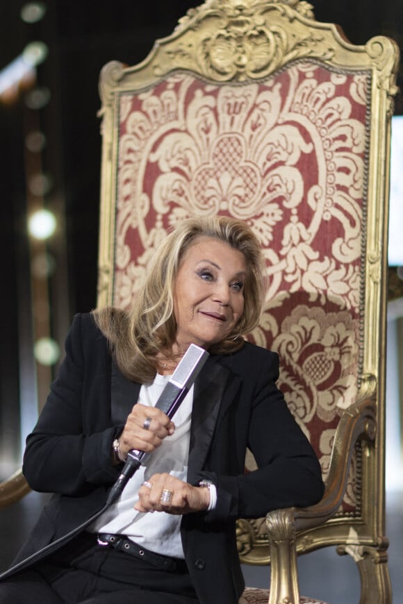 Sheila - Tournage de l'émission "La Fine Equipe de Pierre Palmade", diffusée le 25 juin sur France 2 © Cyril Moreau-Tiziano Da Silva / Bestimage