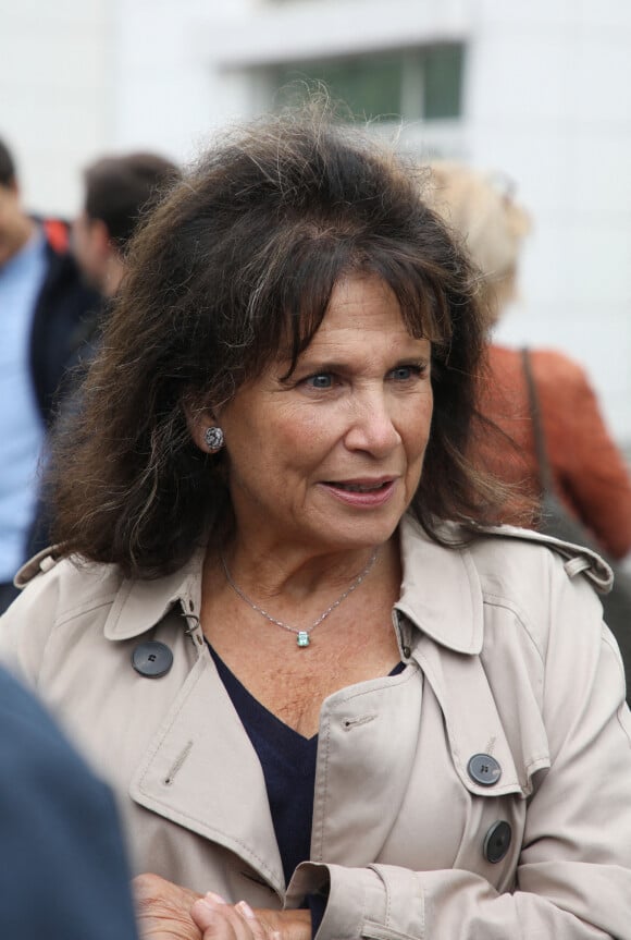 Anne Sinclair lors de la Manifestation du groupe Lagardère devant le siege de Europe 1 Lagardere a Paris le 30 Juin 2021. © Denis Guignebourg / Bestimage 