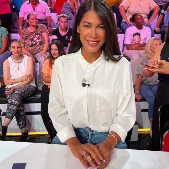 Ayem Nour, ex-candidate de télé-réalité désormais chroniqueuse dans "TPMP People" sur C8.