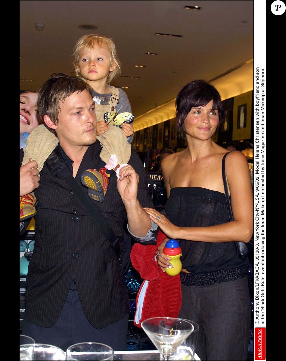 Helena Christensen, Norman Reedus et leur fils Mingus à New York, le 30 mai 2002.