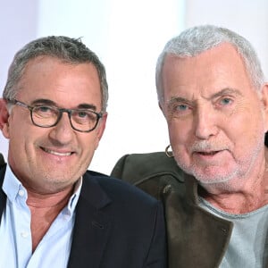 Christophe Dechavanne et Bernard Lavilliers - Enregistrement de l'émission Vivement dimanche prochain au studio Gabriel, présentée par Michel Drucker et diffusée sur France 2 le 3 avril 2022. © Guillaume Gaffiot / Bestimage