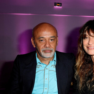 Exclusif - Prix Spécial- No tabloïd - No Web - Christian Louboutin et Caroline de Maigret - Le professeur S.Lyonnet, président de l'Institut des maladies génétiques, et le galériste K. Mennour ont organisé la 4ème édition de la soirée "Heroes for Imagine", une grande vente aux enchères d'oeuvres d'art, animée par G.Elmaleh et dirigée par Christie's, à l'institut Imagine, 24 boulevard du Montparnasse dans le 15ème arrondissement de Paris, France, le 12 septembre 2022. La vente aux enchères a rapporté plus de huit millions d'euros. "Grâce à HEROES, la recherche sur les maladies génétiques s'accélère, quels que soient les obstacles, au bénéfice des enfants malades et de leurs familles. Avec virtuosité et engagement, les chercheurs et les médecins de l'Institut Imagine, pratiquent la meilleure science d'aujourd'hui pour inventer la mailleure médecine de demain". © Dominique Jacovides/Bestimage 