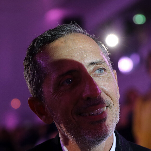 Exclusif - Prix Spécial- No tabloïd - No Web - Gad Elmaleh - Le professeur S.Lyonnet, président de l'Institut des maladies génétiques, et le galériste K. Mennour ont organisé la 4ème édition de la soirée "Heroes for Imagine", une grande vente aux enchères d'oeuvres d'art, animée par G.Elmaleh et dirigée par Christie's, à l'institut Imagine, 24 boulevard du Montparnasse dans le 15ème arrondissement de Paris, France, le 12 septembre 2022. La vente aux enchères a rapporté plus de huit millions d'euros. "Grâce à HEROES, la recherche sur les maladies génétiques s'accélère, quels que soient les obstacles, au bénéfice des enfants malades et de leurs familles. Avec virtuosité et engagement, les chercheurs et les médecins de l'Institut Imagine, pratiquent la meilleure science d'aujourd'hui pour inventer la mailleure médecine de demain". © Dominique Jacovides/Bestimage 