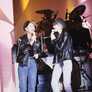 Archives - En France, à Paris, sur le plateau de l'émission "Champs Elysée", Sheila et Françoise Hardy le 6 septembre 1989