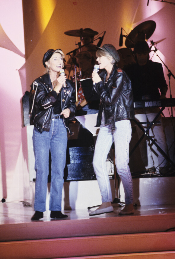 Archives - En France, à Paris, sur le plateau de l'émission "Champs Elysée", Sheila et Françoise Hardy le 6 septembre 1989