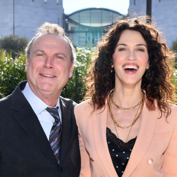 Julien Lepers et Linda Hardy durant la 7e édition du grand concours départemental "Danse avec les seniors" dans la salle Apollon du palais Acropolis à Nice, le 6 février 2022. © Bruno Bebert/Bestimage