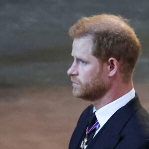 Le prince Harry, duc de Sussex, Meghan Markle, duchesse de Sussex - Intérieur - Procession cérémonielle du cercueil de la reine Elisabeth II du palais de Buckingham à Westminster Hall à Londres. Le 14 septembre 2022 