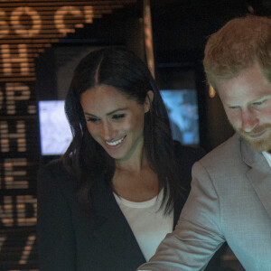 Le prince Harry, duc de Sussex et sa femme Meghan Markle, duchesse de Sussex visitent le musée de l'émigration à Dublin en Irlande le 11 juillet 2018 