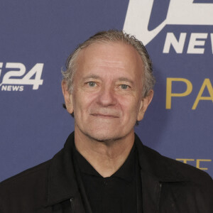 Francis Huster au photocall de la soirée de gala de la chaine i24News à Chaillot - Théâtre national de la Danse à l'occasion de la célébration du 2ème anniversaire de la signature des Accords d'Abraham, Paris le 5 septembre 2022. © Jack Tribeca / Bestimage.