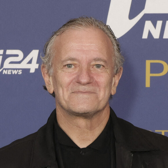 Francis Huster au photocall de la soirée de gala de la chaine i24News à Chaillot - Théâtre national de la Danse à l'occasion de la célébration du 2ème anniversaire de la signature des Accords d'Abraham, Paris le 5 septembre 2022. © Jack Tribeca / Bestimage.