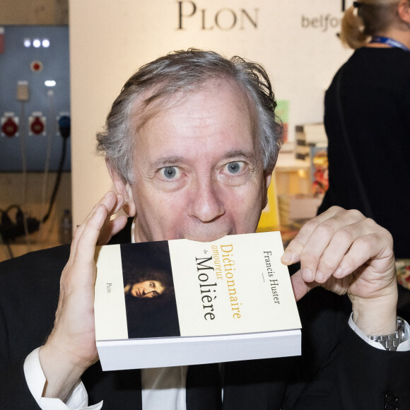 Francis Huster au Festival du Livre de Paris au Grand Palais éphémère à Paris, France, le 22 avril 2022. © Jack Tribeca/Bestimage.