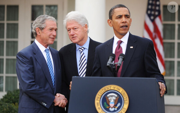 Bill Clinton avec Barack Obama et George Bush interviennent solidairement en faveur d'Haïti le 16 janvier 2010