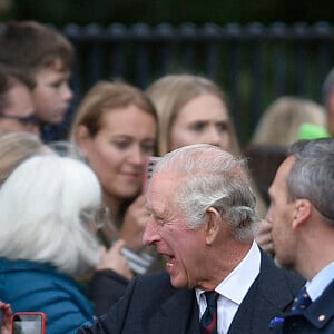 Le roi Charles III d'Angleterre et Camilla Parker Bowles, reine consort d'Angleterre, visitent l'abbaye de Dunfermline, Écosse, Royaume Uni, le 3 octobre 202.