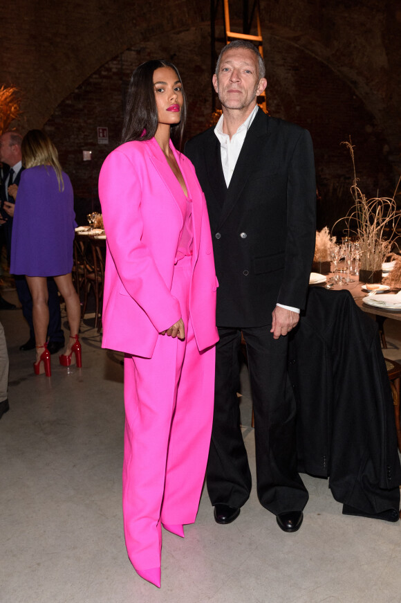 Tina Kunakey et son mari Vincent Cassel - Les célébrités au dîner "Valentino" lors de la 59ème Biennale de Venise, le 22 avril 2022.